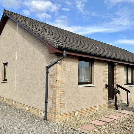 Cosy At Camden, Entire Bungalow Evanton Exterior foto